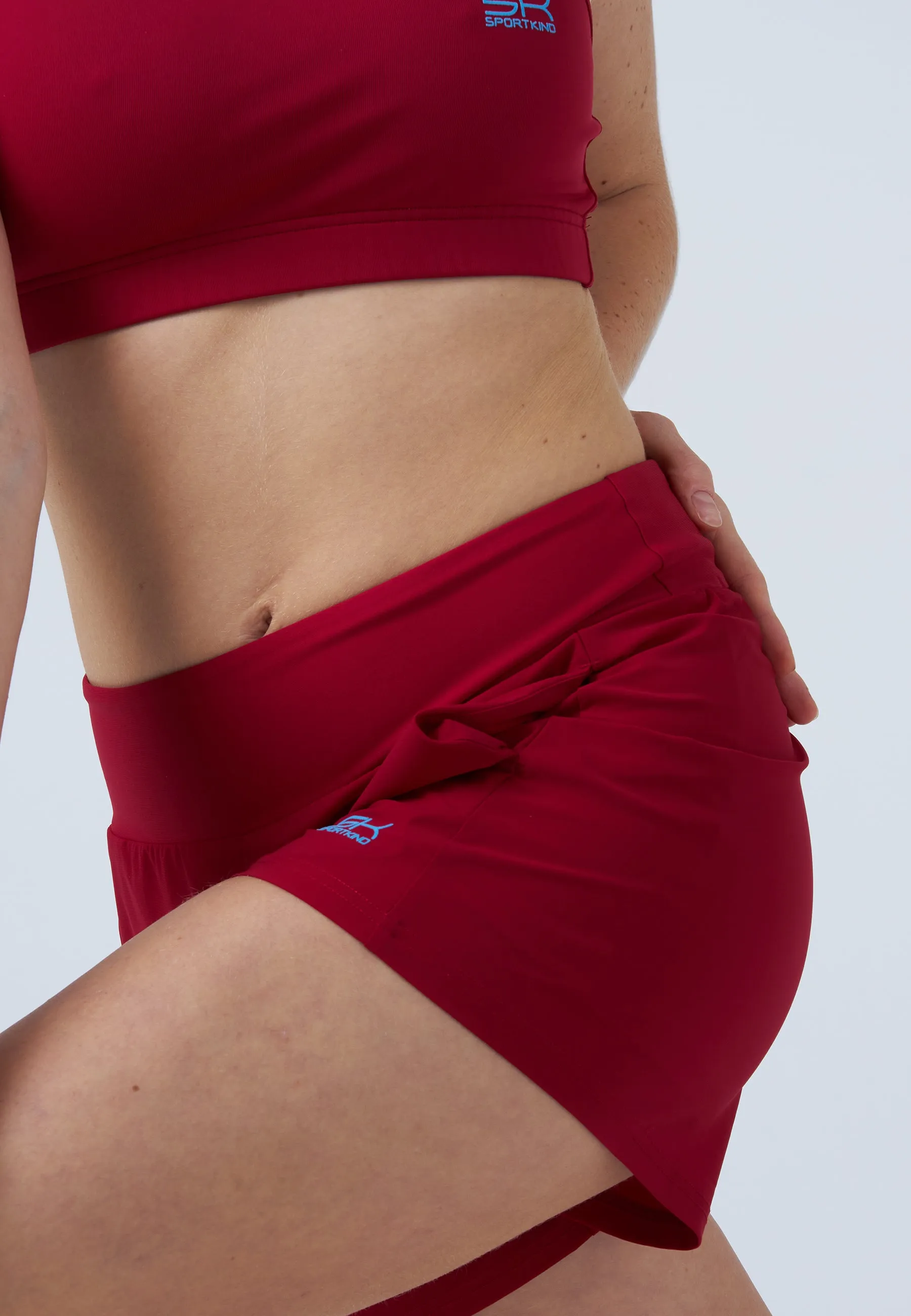 Advantage Tennis Shorts with ball belt, burgundy red